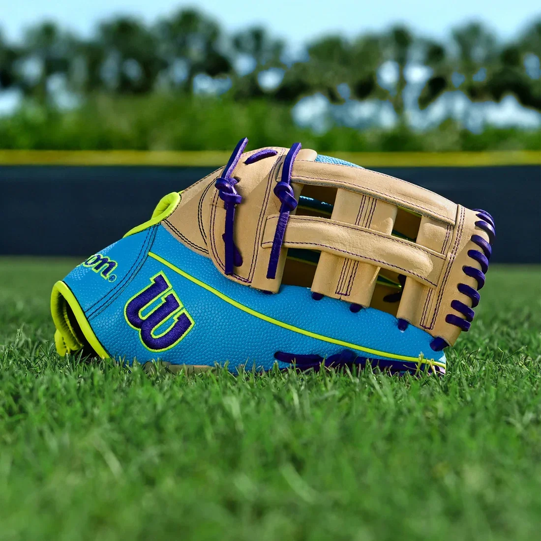 Wilson A2000 1750SS 12.5" Winter Collection Baseball Glove: WBW104006125 - Image 2