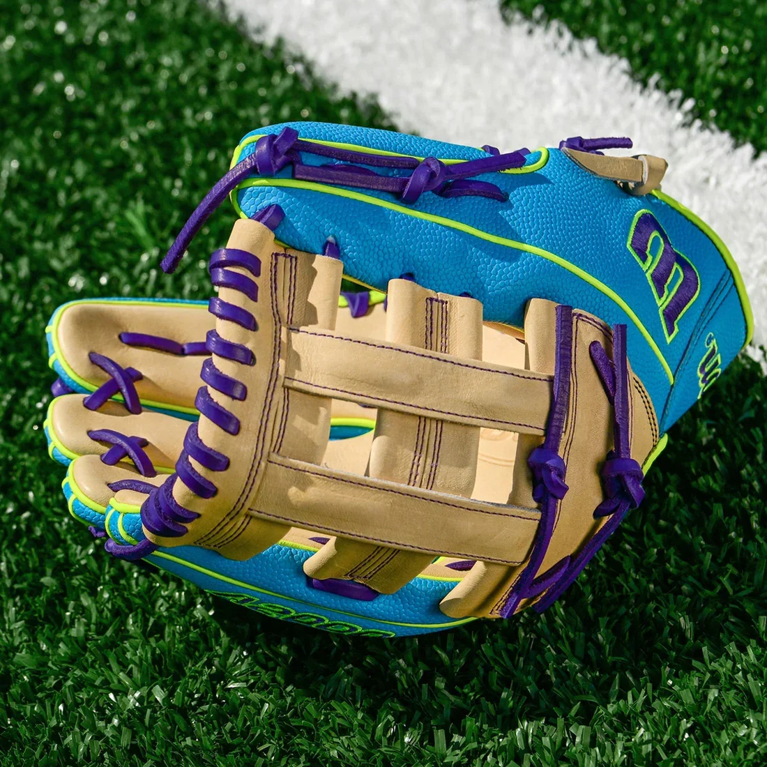 Wilson A2000 1750SS 12.5" Winter Collection Baseball Glove: WBW104006125 - Image 3