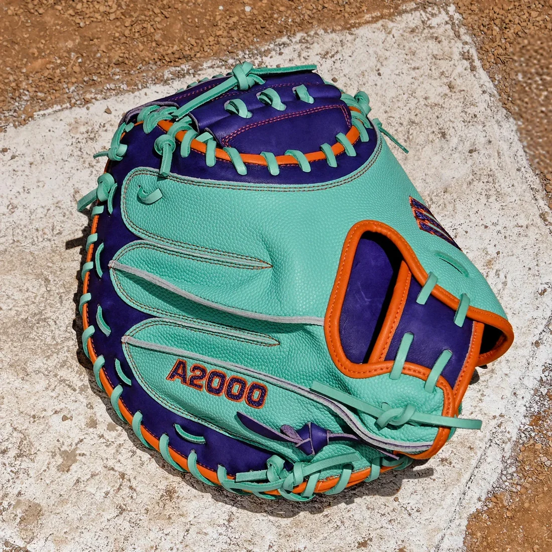 Wilson A2000 CM33SS 33" Winter Collection Catcher's Mitt: WBW10394233 - Image 3
