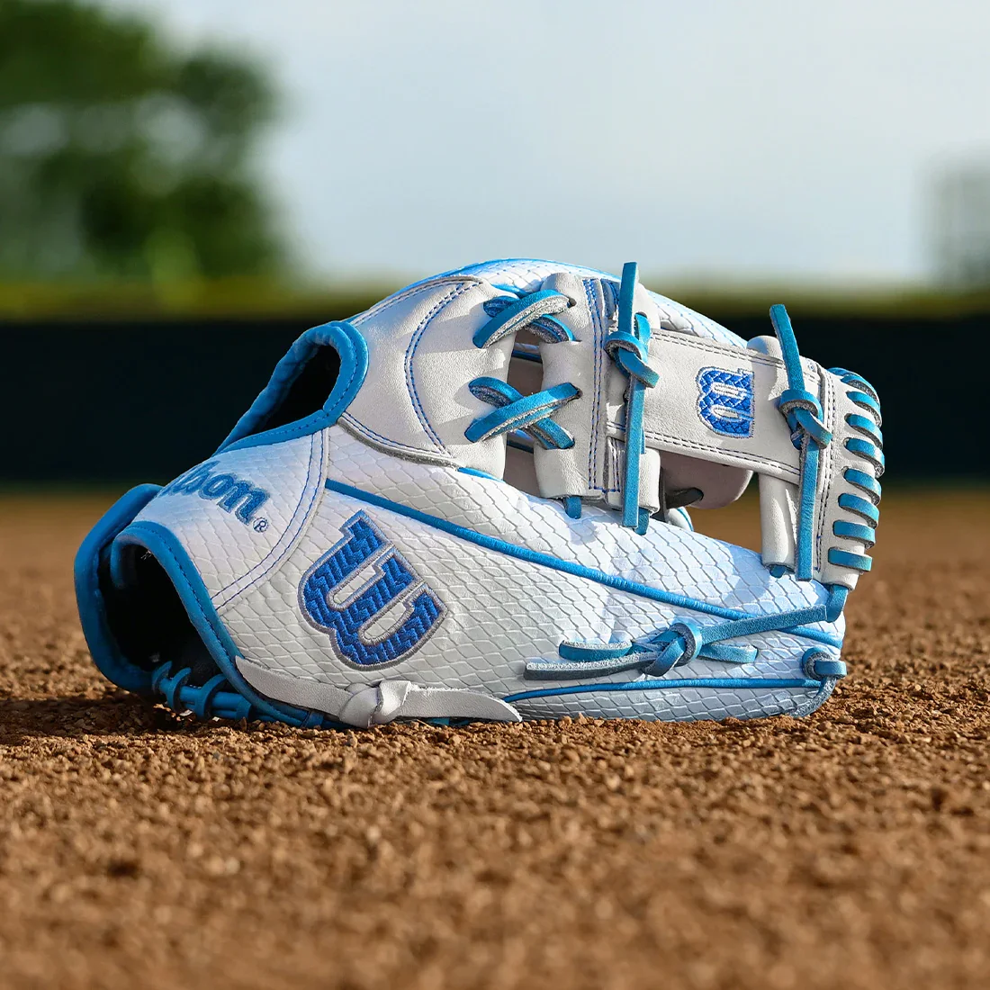 Wilson A2000 H12SS 12" Winter Collection Fastpitch Softball Glove: WBW10394612 - Image 2